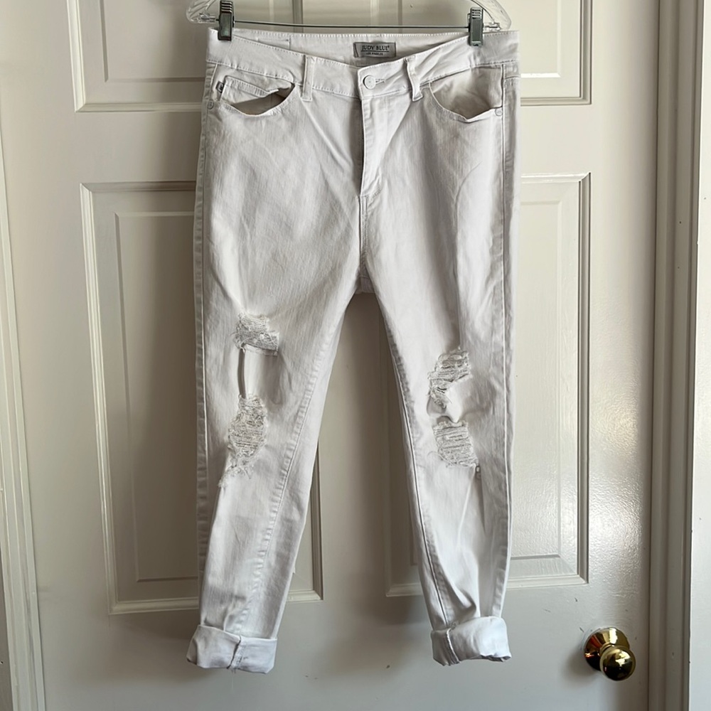 Judy Blue distressed white cropped jeans.  Size 13/31